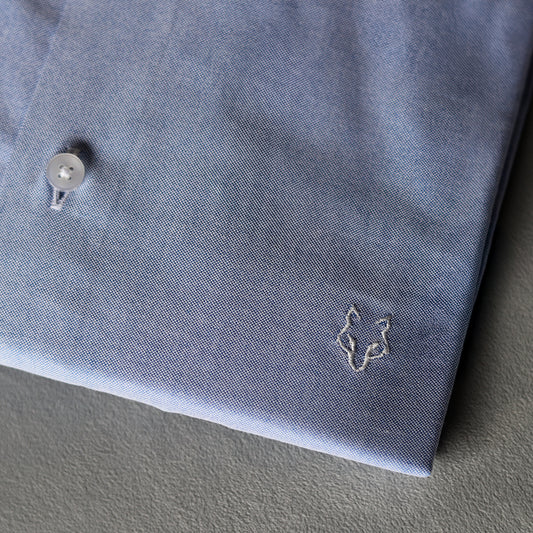 Camisa Celeste Lobo Bordado